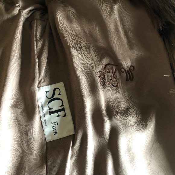 Full length beaver coat with bone button - Picture 6 of 10